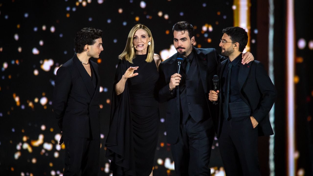tutti per uno – viaggio nel tempo il volo torna in prima serata su canale 5 con ospiti d eccezione