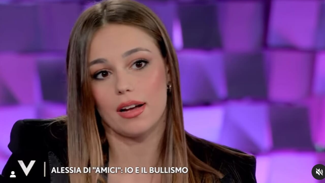 Amici 24, Alessia Pecchia vittima di bullismo, un Amici 24, Alessia Pecchia vittima di bullismo, un