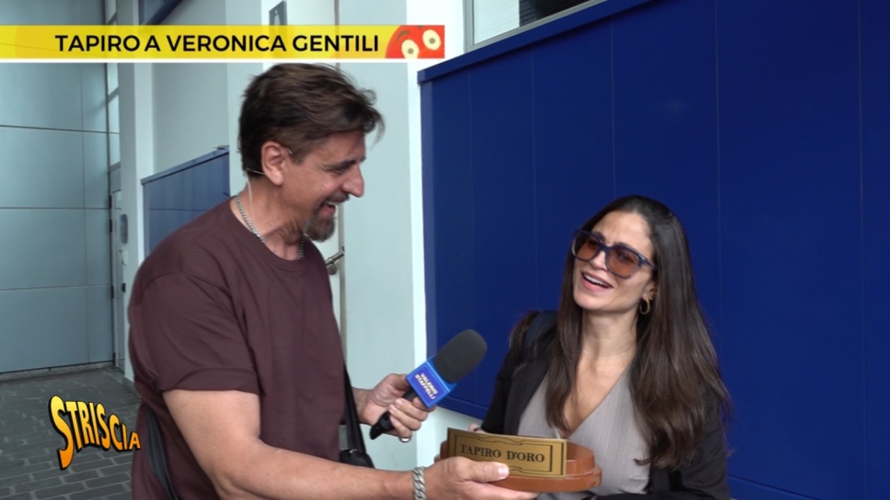 isola dei famosi tapiro d oro a veronica gentili adesso provo a convincere simona ventura a partire da Comingsoon.it isola dei famosi tapiro d oro a veronica gentili adesso provo a convincere simona ventura a partire