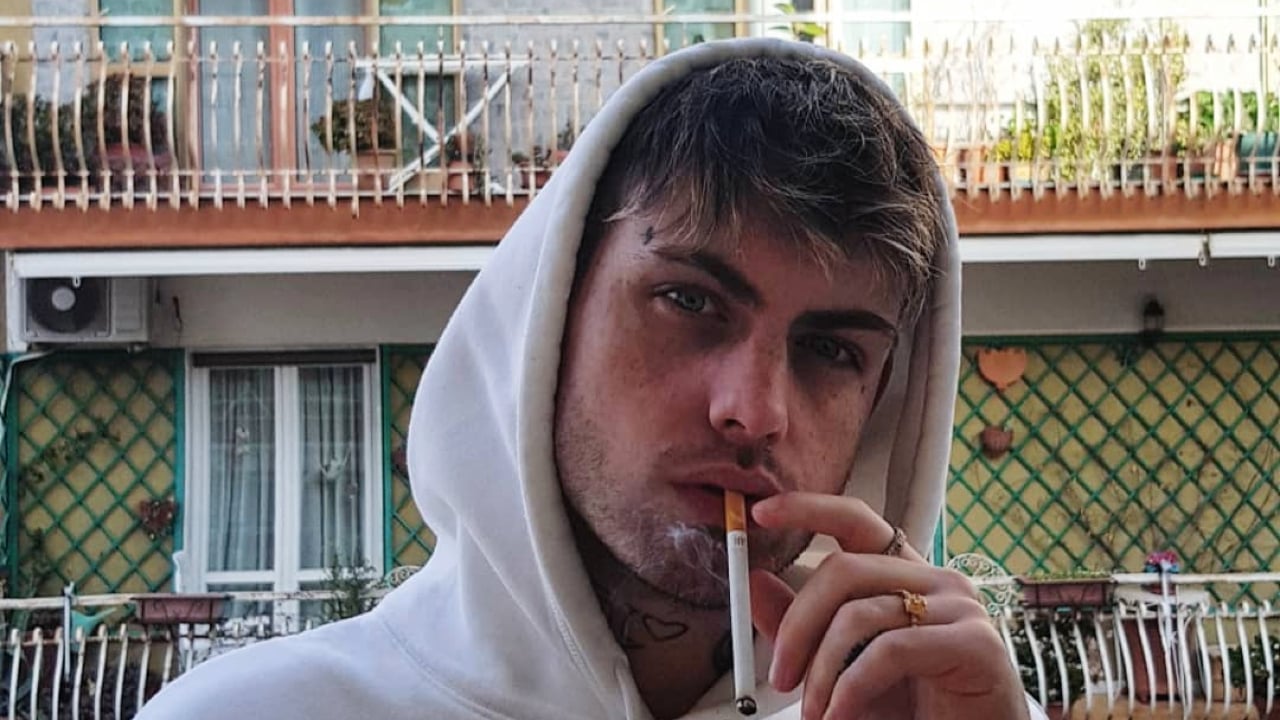Isola dei Famosi: Chi è Jey Lillo? Età, Maria Esposito, Instagram. Tutto sul Concorrente del Reality Show di Canale5 Isola dei Famosi: Chi è Jey Lillo? Età, Maria Esposito, Instagram. Tutto sul Concorrente del Reality Show di Canale5