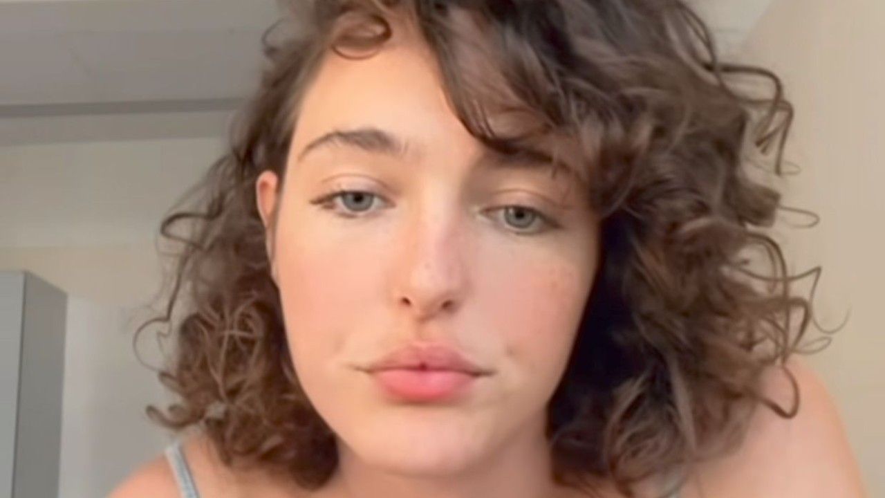 Uomini e Donne, confessione shock di Chiara Pompei: "Sono in clinica psichiatrica, ho tentato il suicidio" Uomini e Donne, confessione shock di Chiara Pompei: "Sono in clinica psichiatrica, ho tentato il suicidio"
