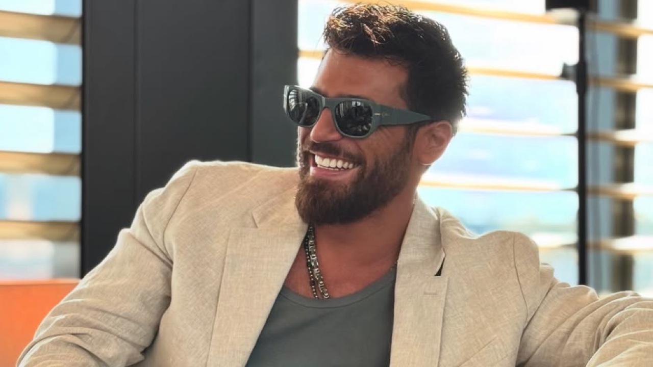 Can Yaman si gode la sua casa a Roma: barbecue e look sportivo per la sua domenica lenta (FOTO)