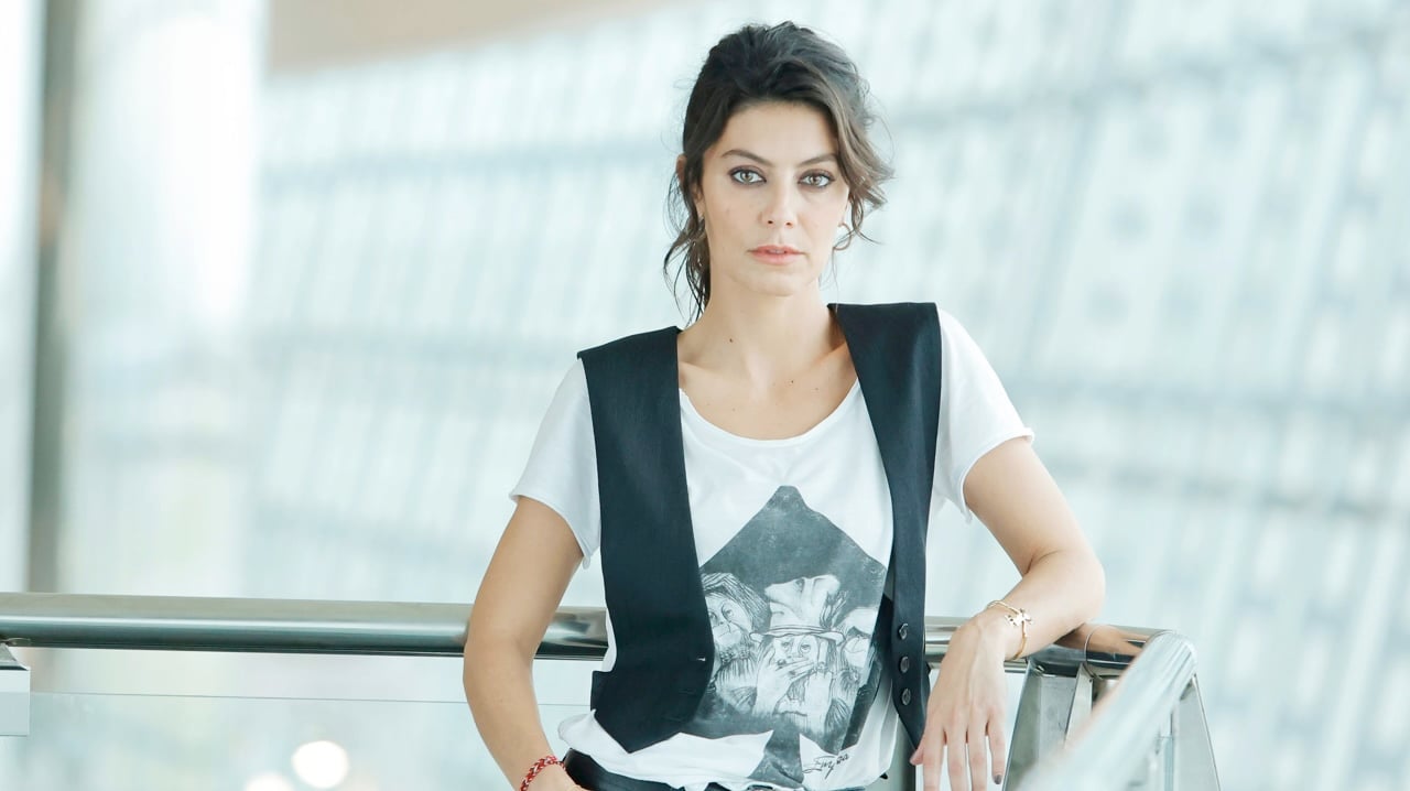 doppio gioco stasera su canale 5 la seconda puntata della serie crime con alessandra mastronardi e max tortora