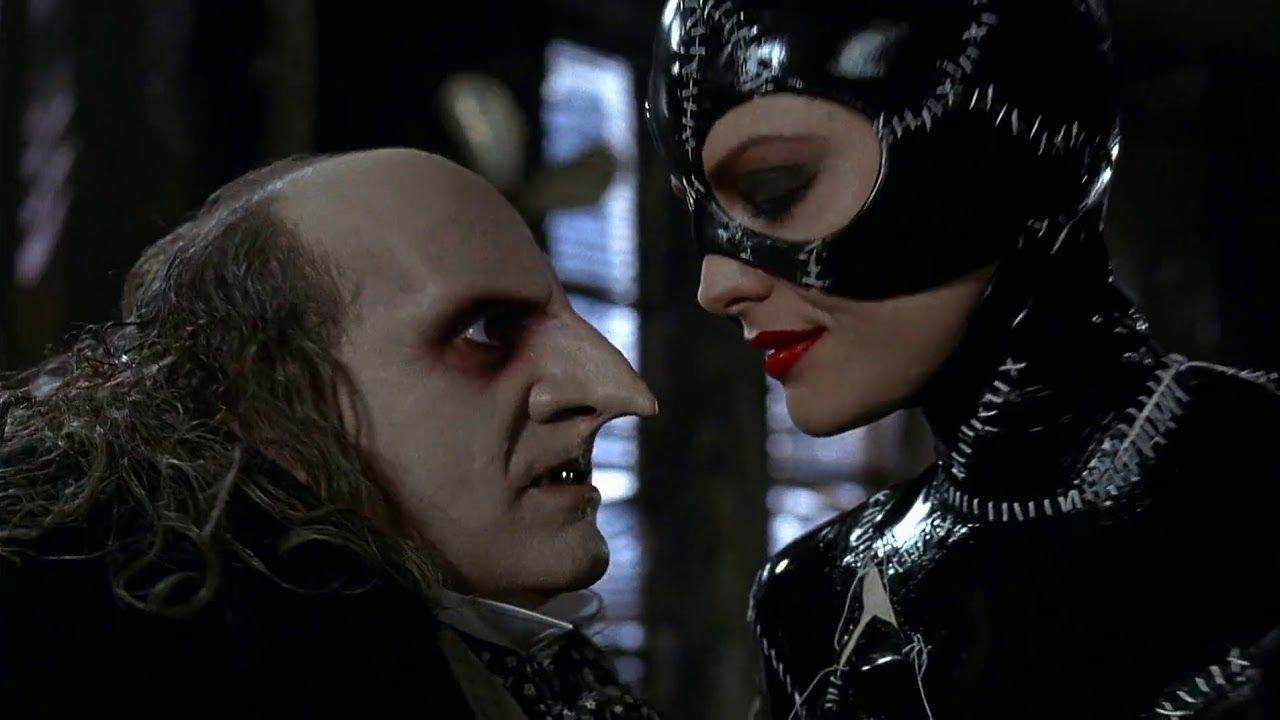 Batman Il Ritorno, Danny DeVito si era preso una sbandata per Michelle Pfeiffer: "Davanti a lei diventavo tutto rosso"