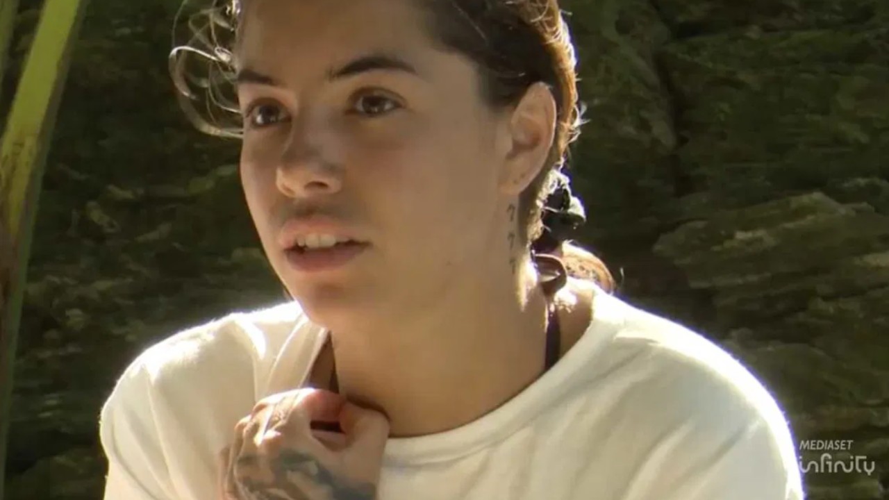 Isola dei Famosi, avvicinamento a sorpresa tra Chiara Balistreri e Mario Adinolfi (VIDEO)