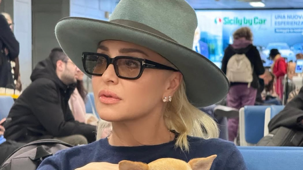 Paola Barale torna a parlare della denuncia contro Alfonso Signorini: le taglienti riflessioni