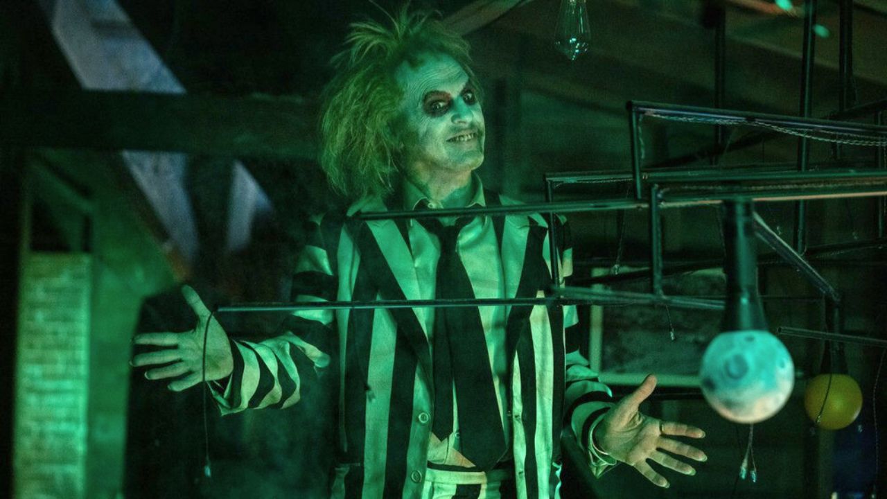 Beetlejuice Beetlejuice, Michael Keaton scatena il caos su Sky Cinema Uno e NOW