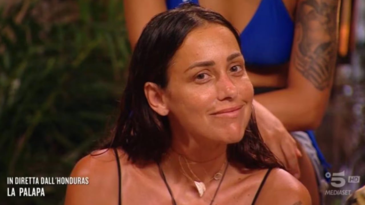 Isola dei Famosi, Teresanna Pugliese svela la sua strategia: "Siamo caduti nella rete, ora inizio a giocare" Isola dei Famosi, Teresanna Pugliese svela la sua strategia: "Siamo caduti nella rete, ora inizio a giocare"