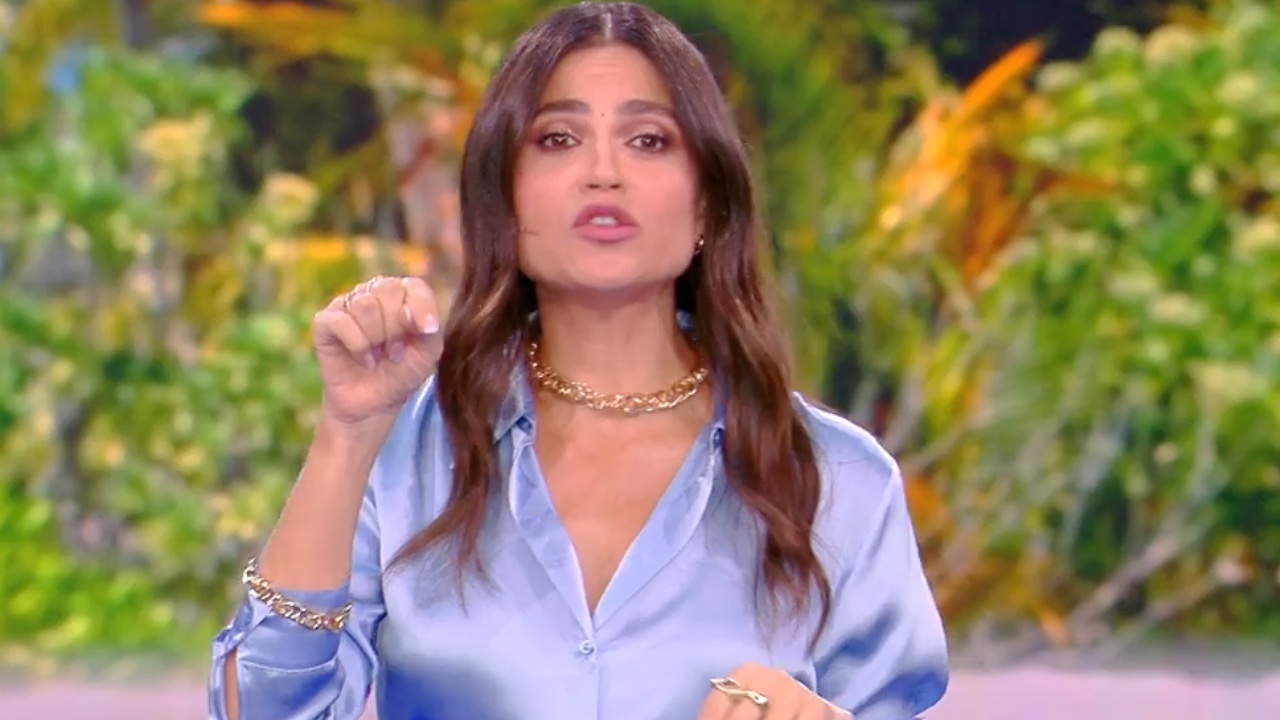 Isola dei Famosi, Veronica Gentili zittisce Simona Ventura: cosa è successo in puntata Isola dei Famosi, Veronica Gentili zittisce Simona Ventura: cosa è successo in puntata