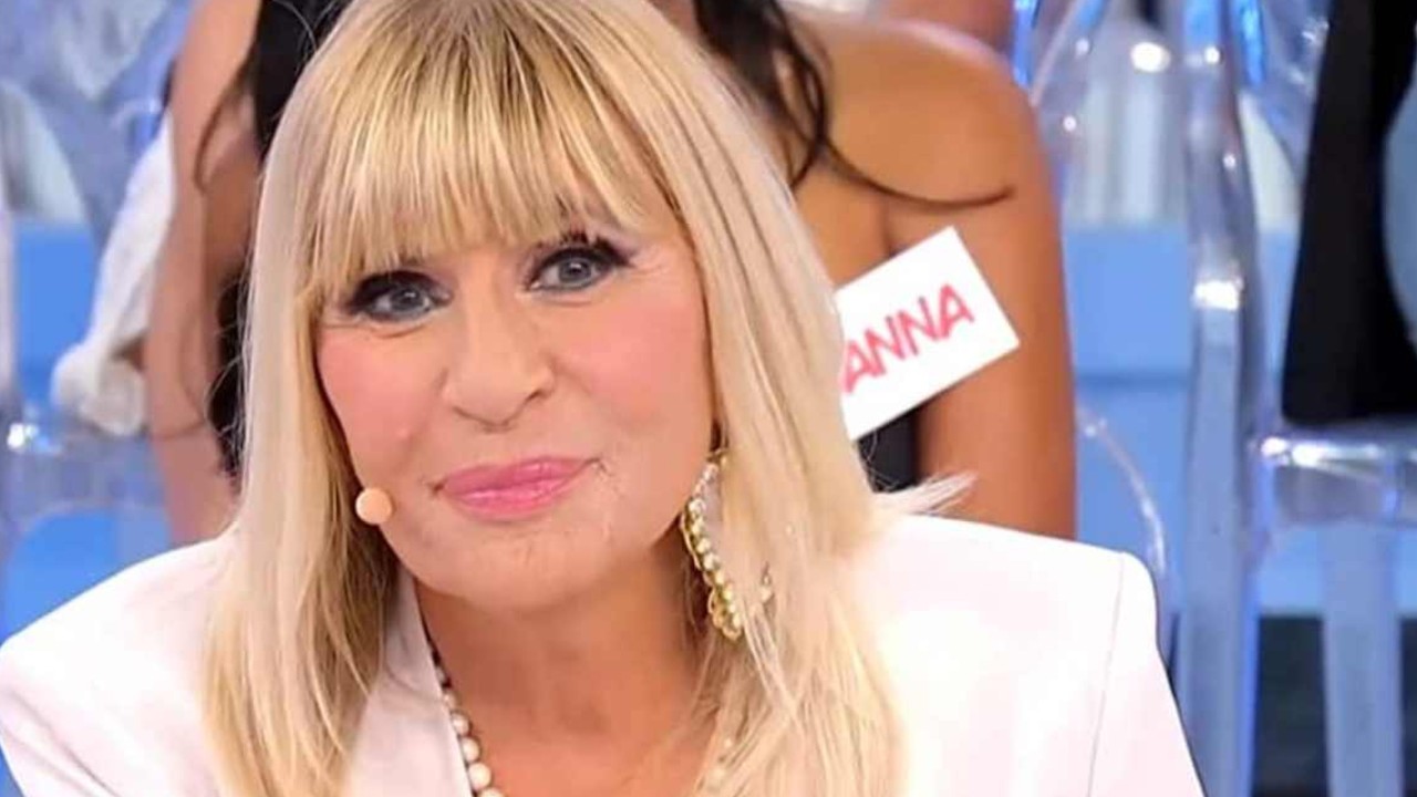 Uomini e Donne, piccoli problemi di salute per Gemma Galgani che ringrazia i fan: "La vostra vicinanza è preziosa" Uomini e Donne, piccoli problemi di salute per Gemma Galgani che ringrazia i fan: "La vostra vicinanza è preziosa"