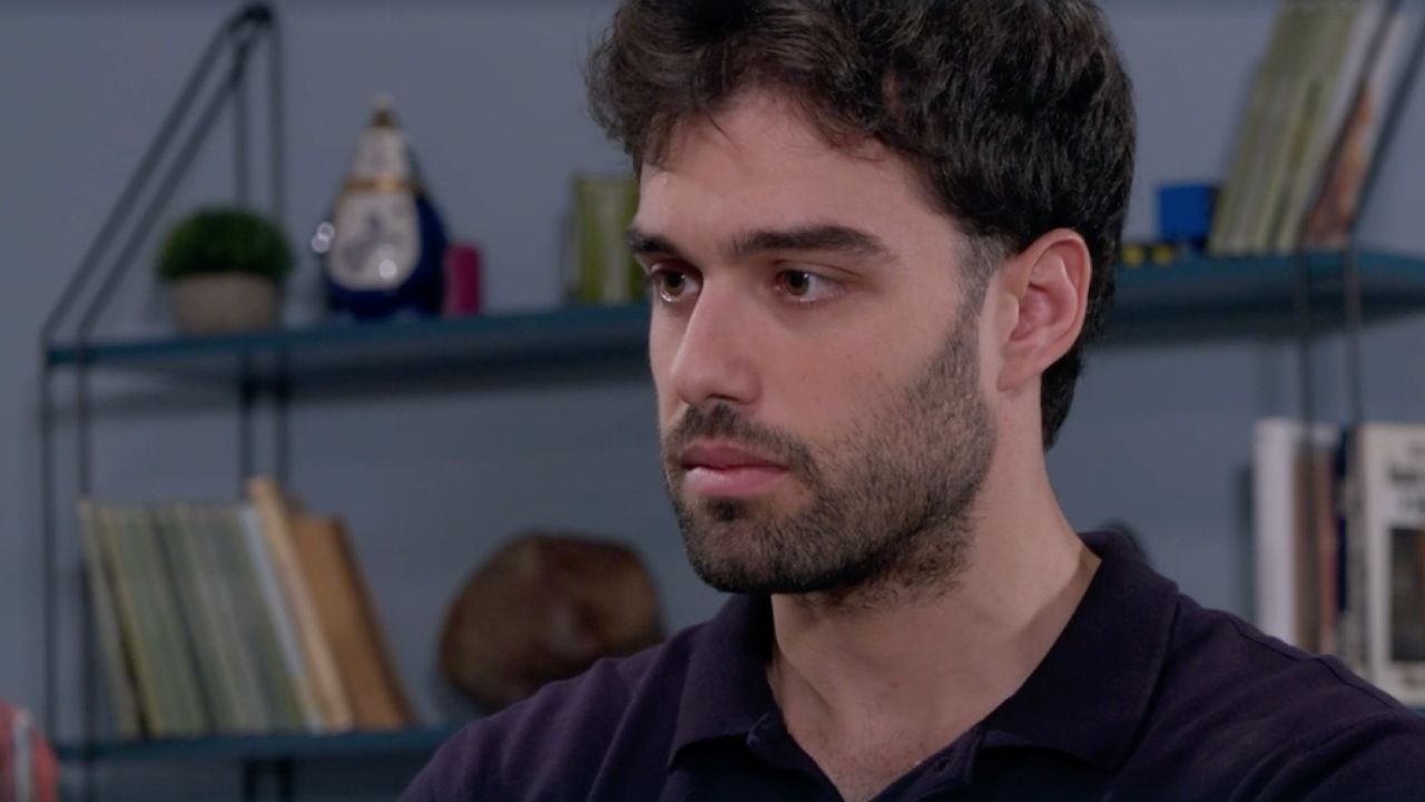 Un Posto al Sole Anticipazioni 27 giugno 2025: Nunzio terrorizzato dal ritorno di Gianluca, Rossella lo ama ancora? Un Posto al Sole Anticipazioni 27 giugno 2025: Nunzio terrorizzato dal ritorno di Gianluca, Rossella lo ama ancora?