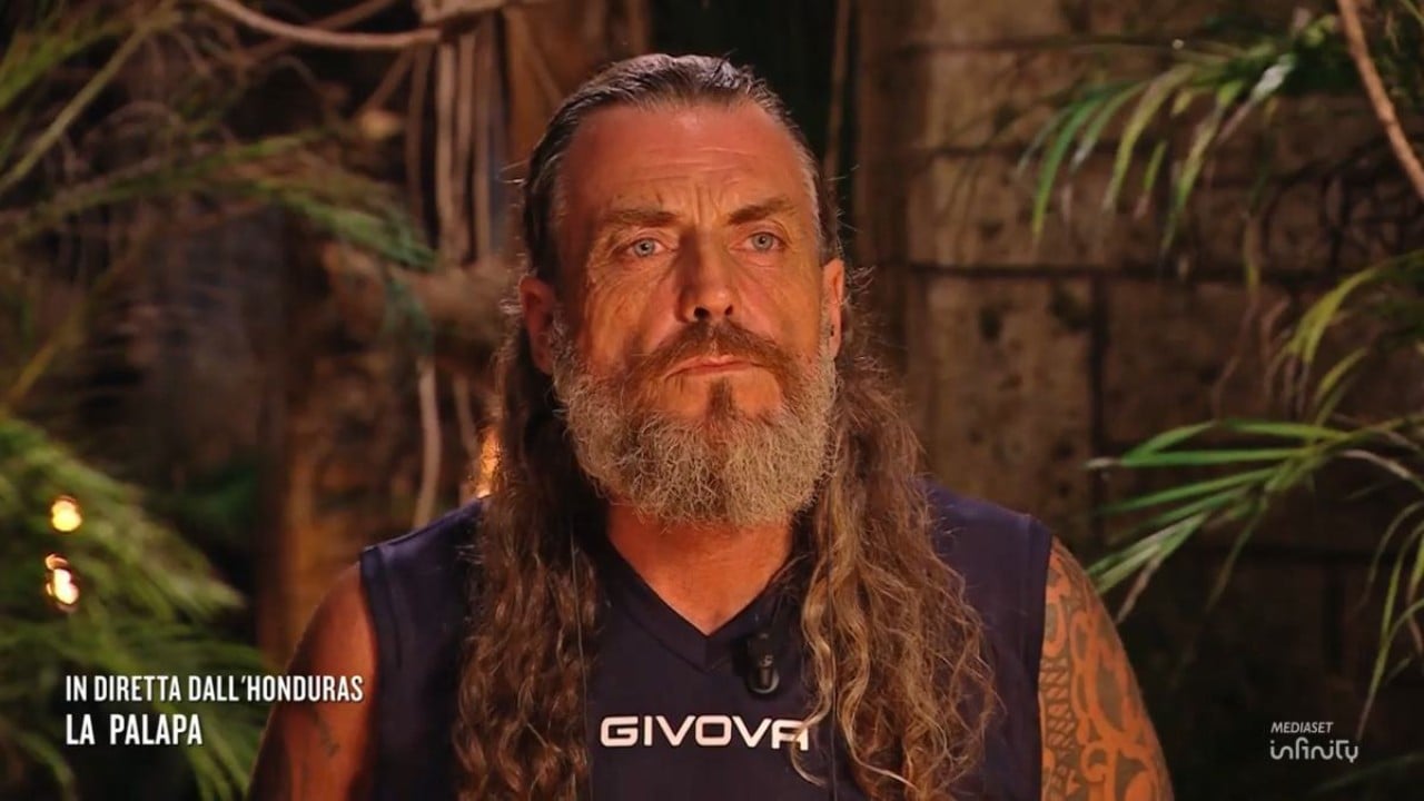 Isola dei Famosi, Mirko Frezza eliminato: le prime dichiarazioni del naufrago (VIDEO) Isola dei Famosi, Mirko Frezza eliminato: le prime dichiarazioni del naufrago (VIDEO)