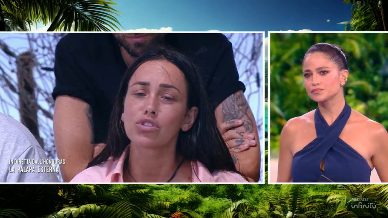 Isola dei Famosi, Teresanna Pugliese viene ripresa in diretta da Veronica Gentili: ecco cosa è successo (VIDEO) Isola dei Famosi, Teresanna Pugliese viene ripresa in diretta da Veronica Gentili: ecco cosa è successo (VIDEO)