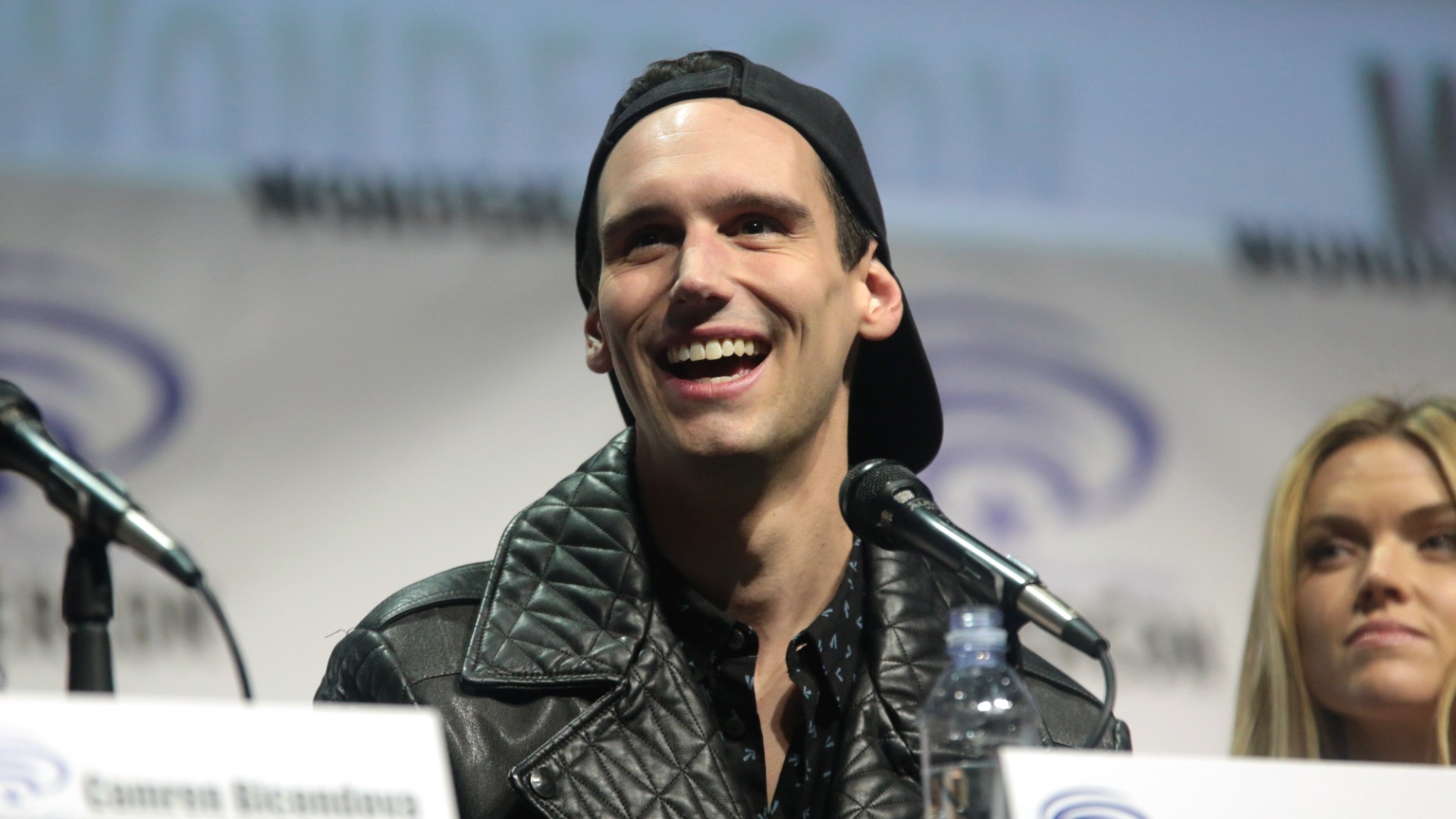 cory michael smith nel thriller a tema halloween october diretto da jeremy saulnier per a24
