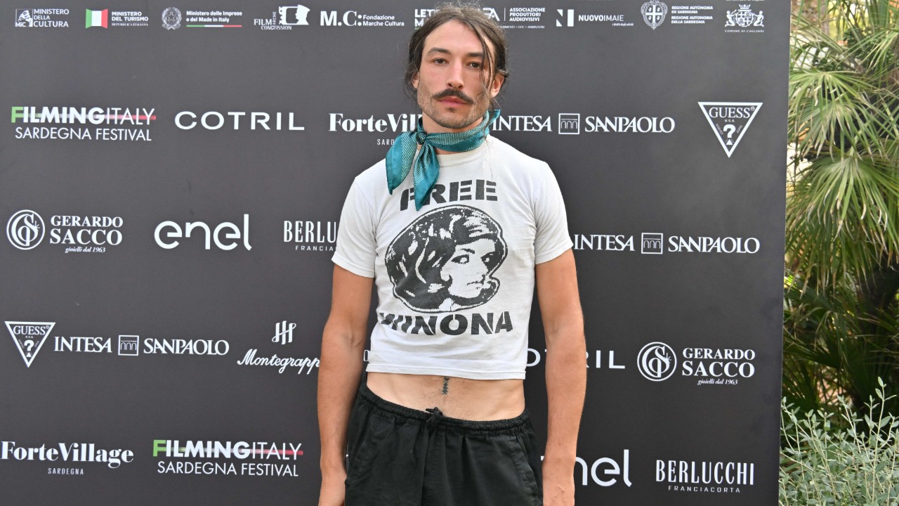 Ezra Miller: "Ho commesso errori imperdonabili, ma sono qui, sono tornato, sto cercando una via"
