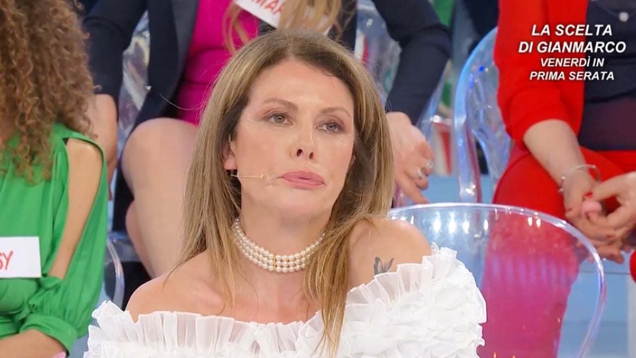 Uomini e Donne, come procede la conoscenza di Cinzia e Antonio? Parla la dama Uomini e Donne, come procede la conoscenza di Cinzia e Antonio? Parla la dama