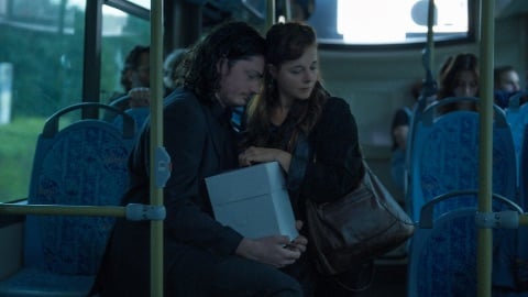 tutto l amore che serve la recensione del toccante dramma con laure calamy visto a venezia