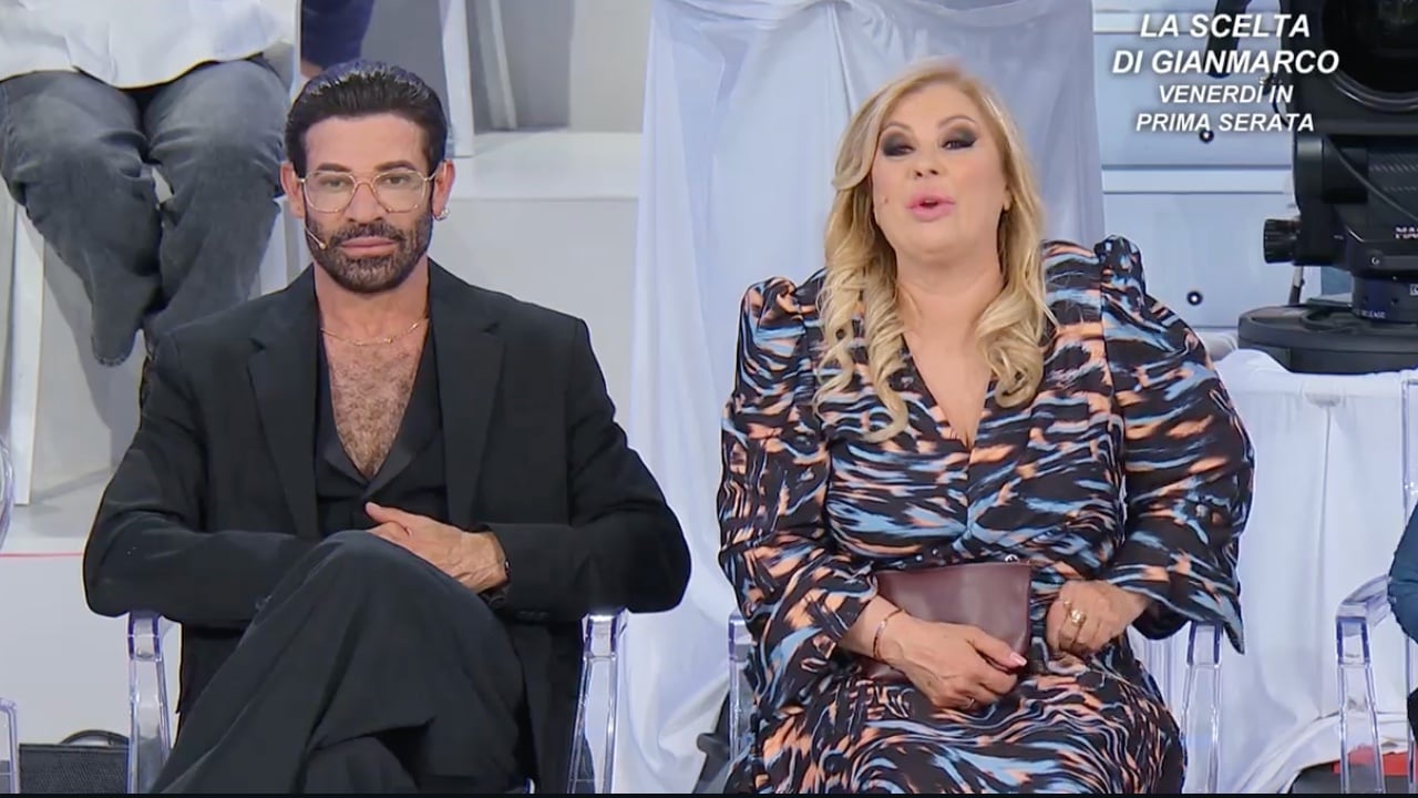 Uomini e Donne, segnalazione shock su una coppia che ha da poco lasciato il programma: lui scrive ad altre donne! Uomini e Donne, segnalazione shock su una coppia che ha da poco lasciato il programma: lui scrive ad altre donne!