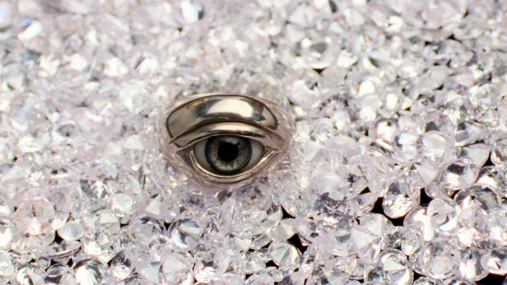 reflection in a dead diamond il trailer del film di spionaggio con fabio testi in sala il 3 luglio