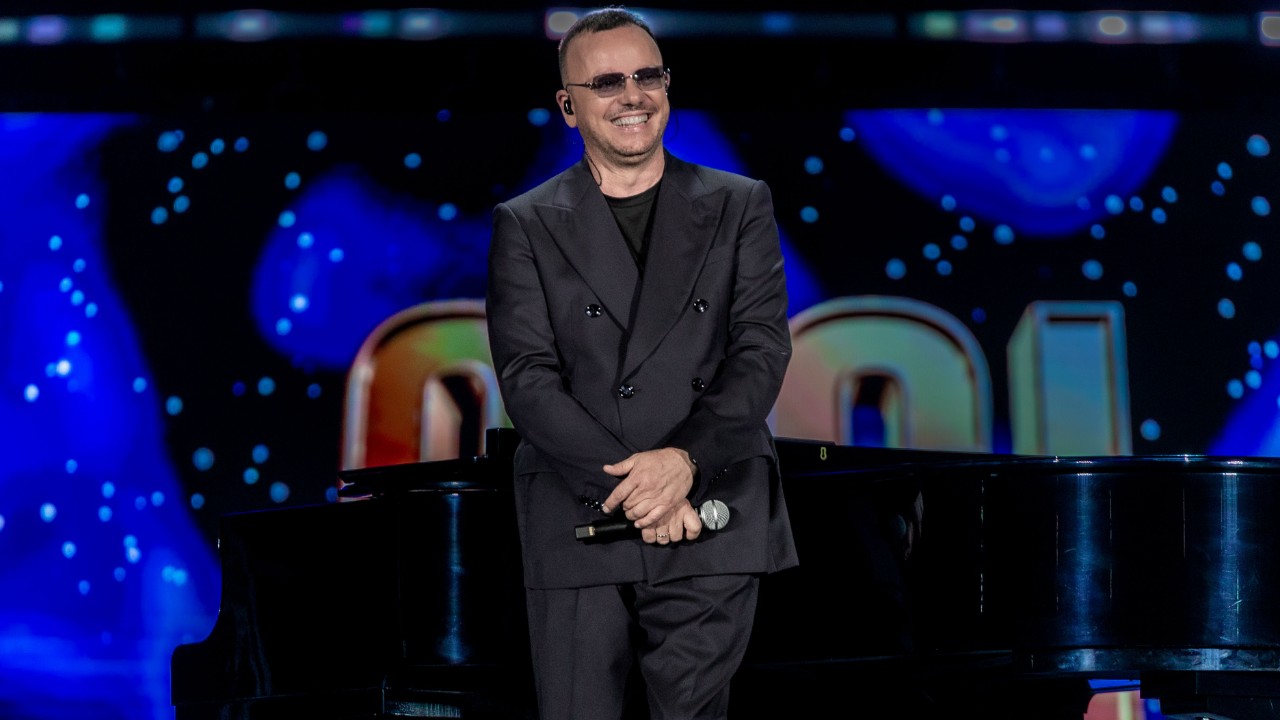 gigi amp friends sicily for life stasera su canale 5 una serata speciale con gigi d8217alessio