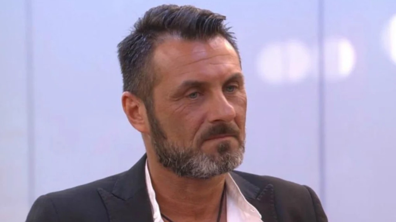 Uomini e Donne: Sossio Aruta furioso con Ursula Bennardo: "Sono inca**ato nero, poi si lamentano se le offendi" Uomini e Donne: Sossio Aruta furioso con Ursula Bennardo: "Sono inca**ato nero, poi si lamentano se le offendi"