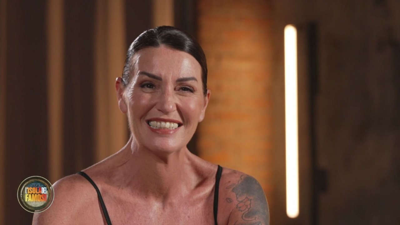 isola dei famosi cristina plevani si sbilancia su dino giarrusso e mario adinolfi e poi svela non ho ancora realizzato