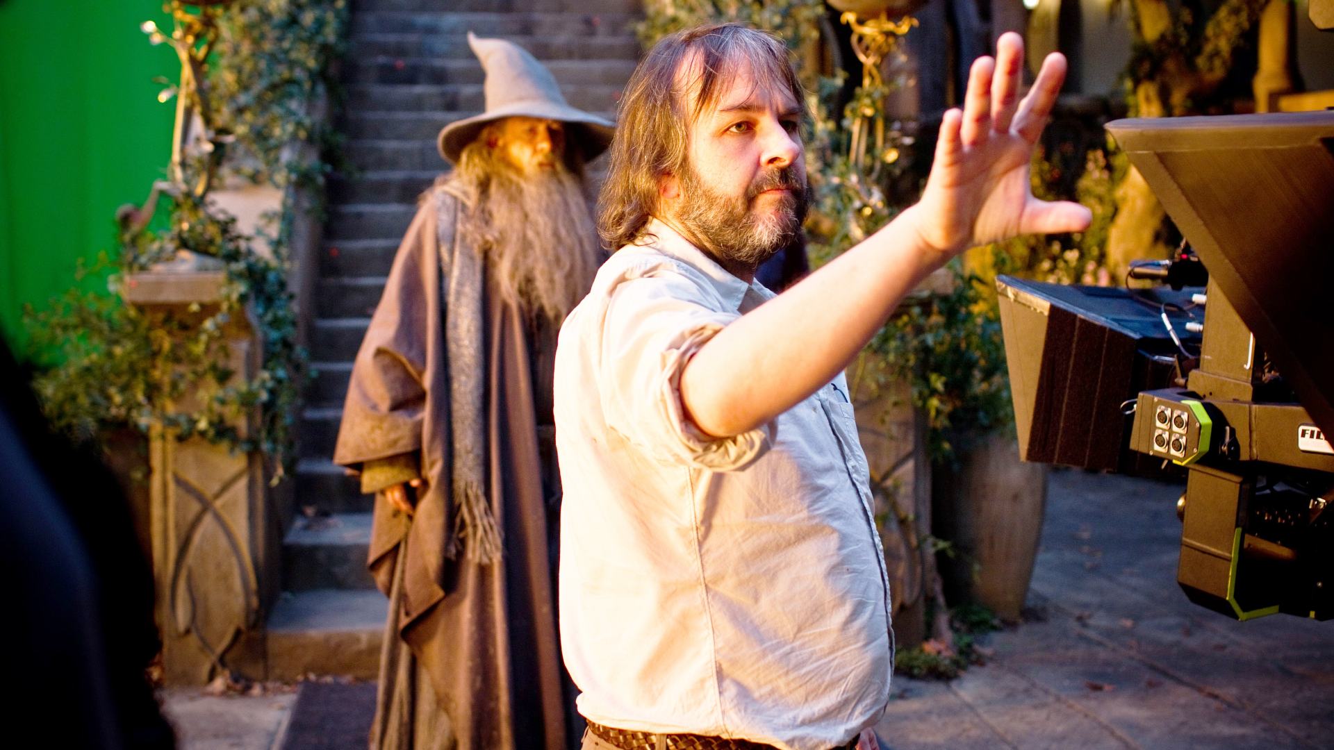 Peter Jackson, il regista del Signore degli Anelli, si è ritirato? No, ma segue le orme di John Hammond in Jurassic Park! Peter Jackson, il regista del Signore degli Anelli, si è ritirato? No, ma segue le orme di John Hammond in Jurassic Park!