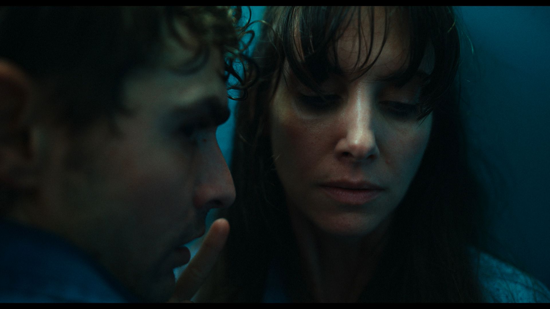 together ecco trailer e poster italiani ufficiali dell horror con alison brie e dave franco