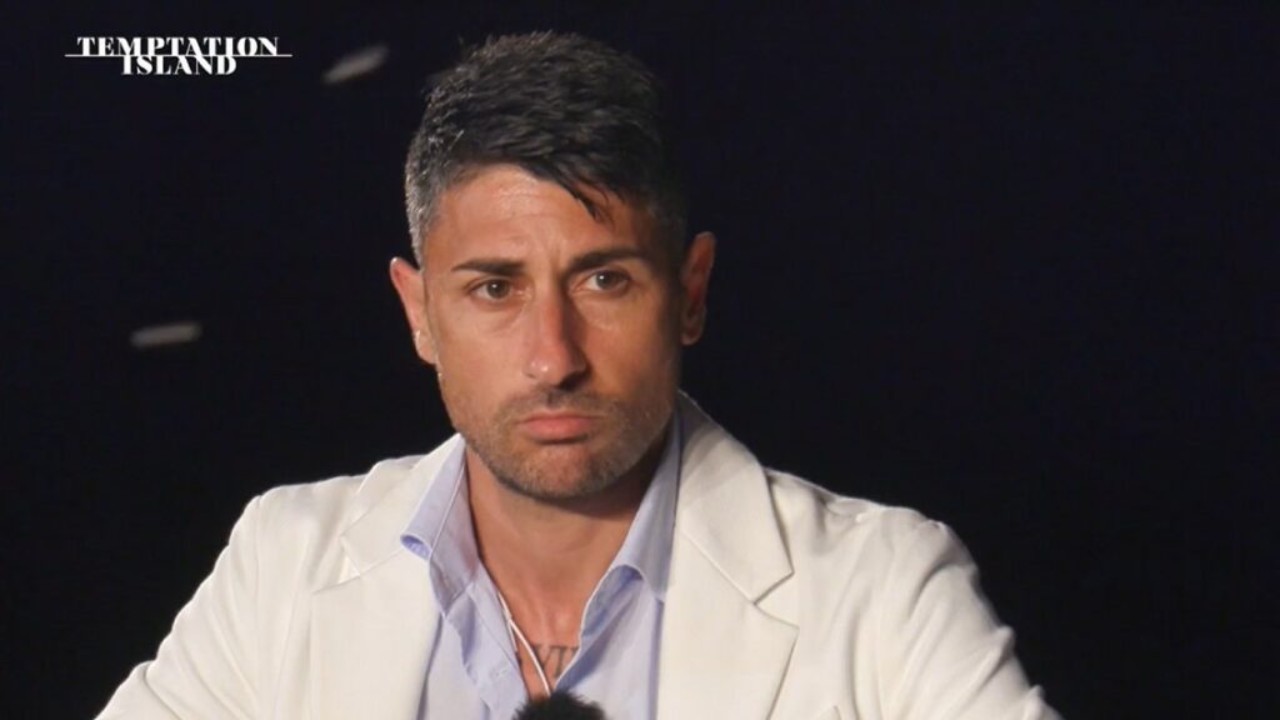 Temptation Island, anticipazioni: Antonio disperato, Alessio e Sonia si rivedono al falò