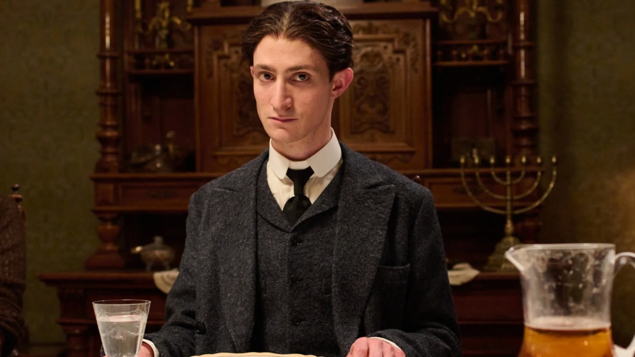 Franz: il trailer del film su Franz Kafka diretto da Agnieszka Holland