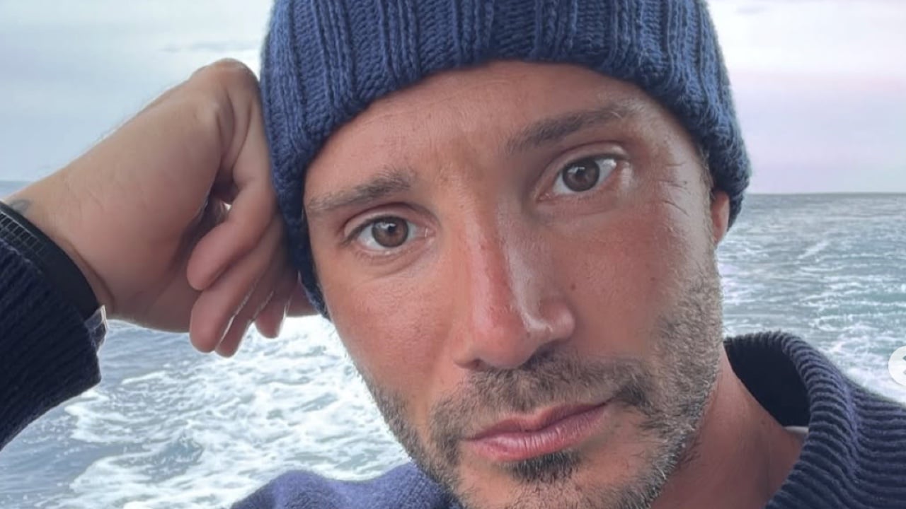 stefano de martino relax con la sua nuova fiamma il presentatore di affari tuoi non si nasconde pi249