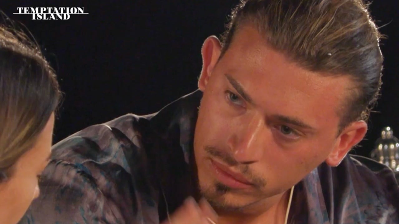 Temptation Island, Simone esce umiliato dal falò di confronto con Sonia B: nessuna pietà per il terrapiattista