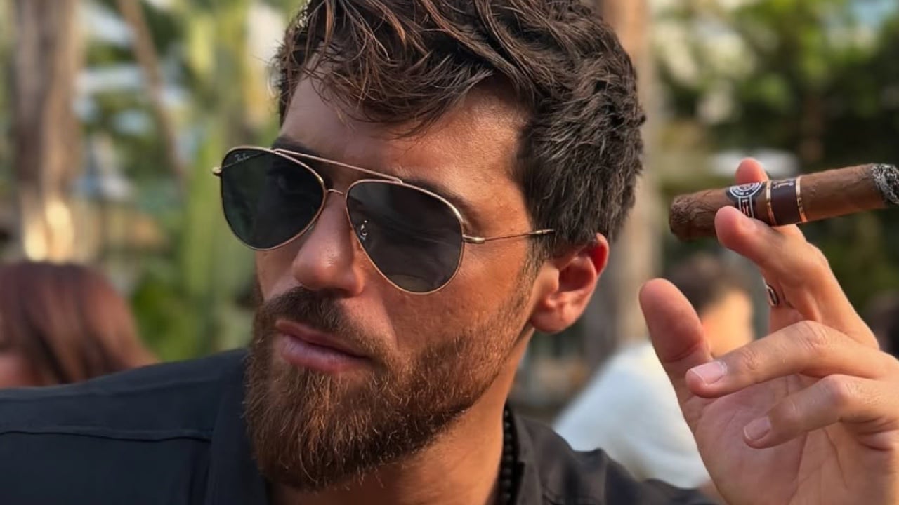 Can Yaman incontra le sue Fan a Roma, con lui anche la madre(VIDEO) Can Yaman incontra le sue Fan a Roma, con lui anche la madre(VIDEO)