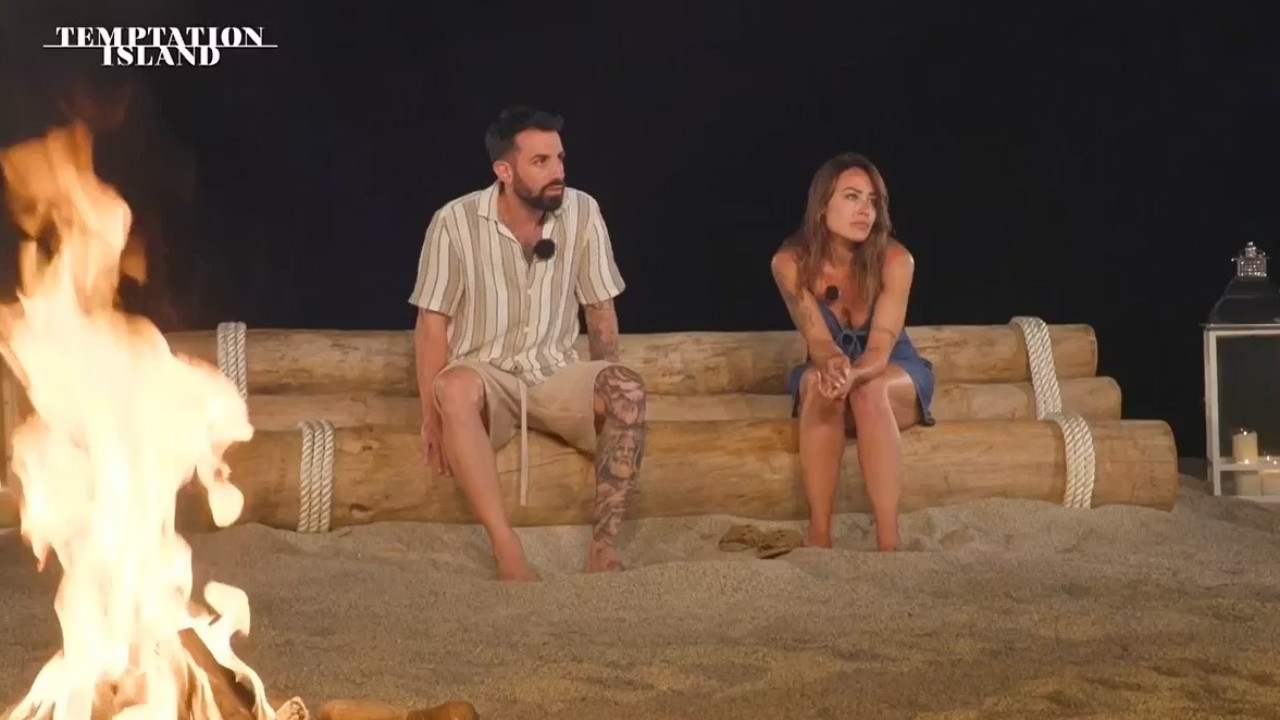 Temptation Island, parla il marito di Mara Venier: "Ma davvero questi rappresentano il maschio medio italiano?" Temptation Island, parla il marito di Mara Venier: "Ma davvero questi rappresentano il maschio medio italiano?"