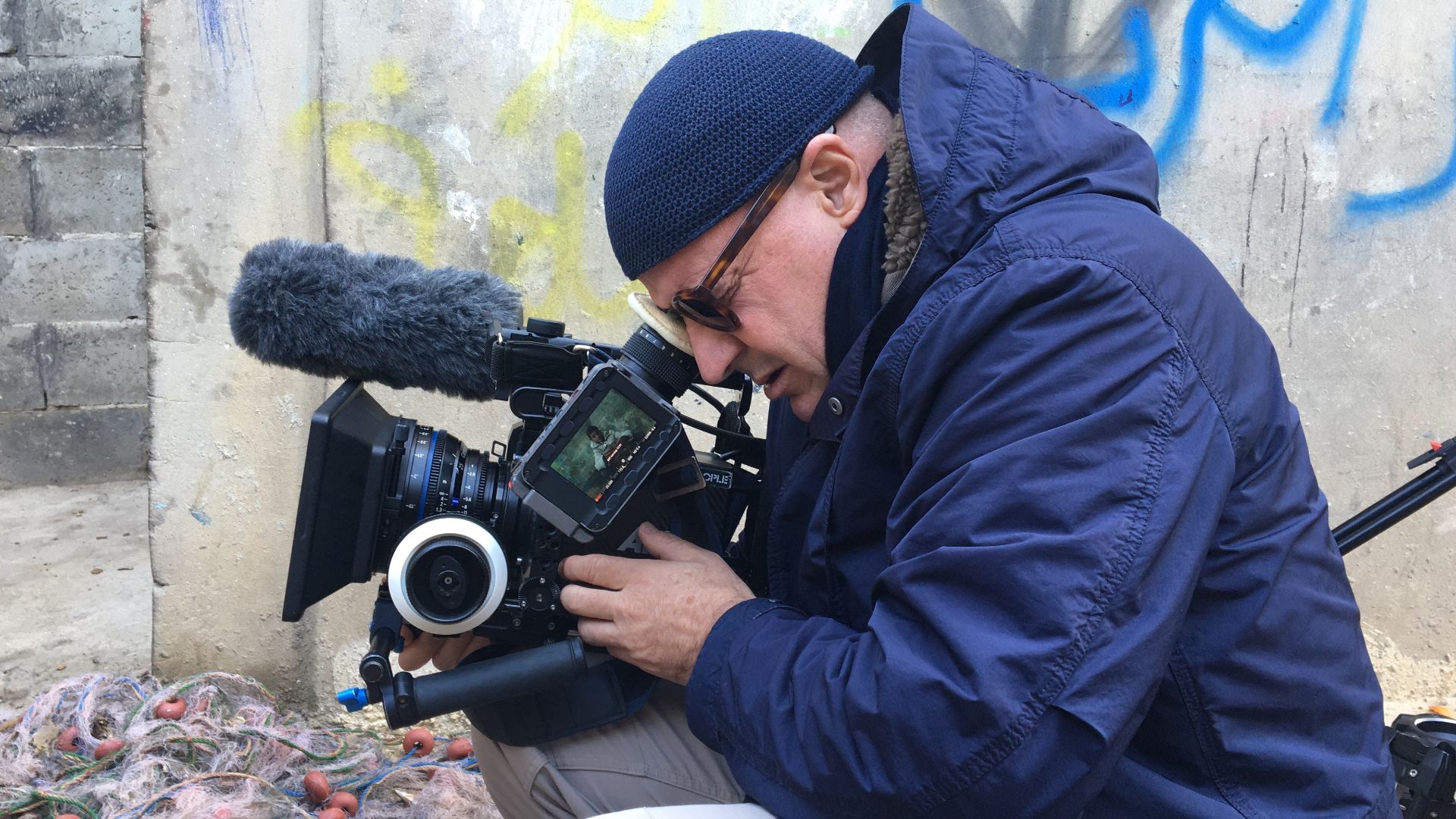Sotto le Nuvole: in anteprima esclusiva il poster del film di Gianfranco Rosi in concorso a Venezia Sotto le Nuvole: in anteprima esclusiva il poster del film di Gianfranco Rosi in concorso a Venezia