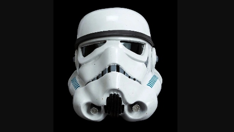 Star Wars: uno dei sei caschi delle guardie imperiali rimasti al mondo è stato venduto all'asta per 256.000 dollari