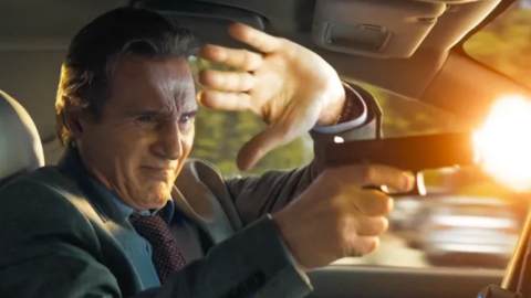 Liam Neeson: 5 film in cui ci ha fatto morire dal ridere prima di Una Pallottola Spuntata
