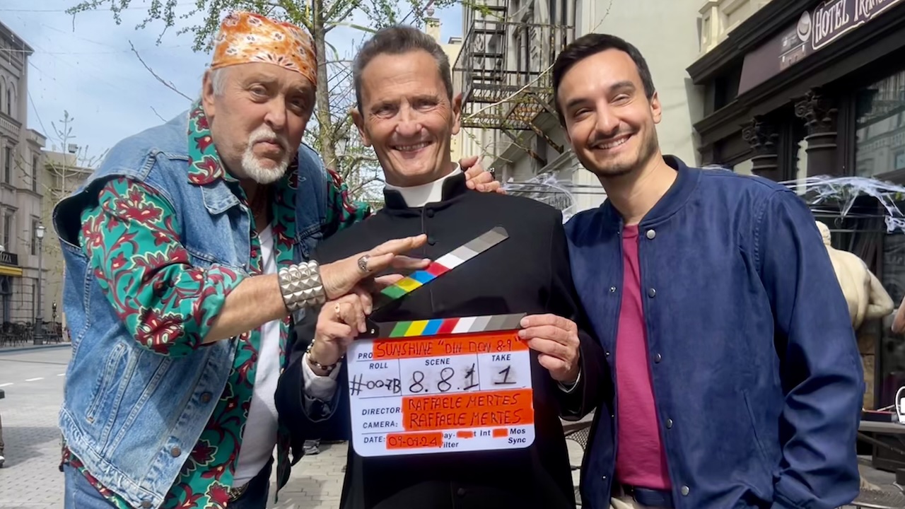 din don viaggio di nozze a cinecitt224 world arriva su italia 1 il film 232 stato girato al parco del cinema e della tv di roma