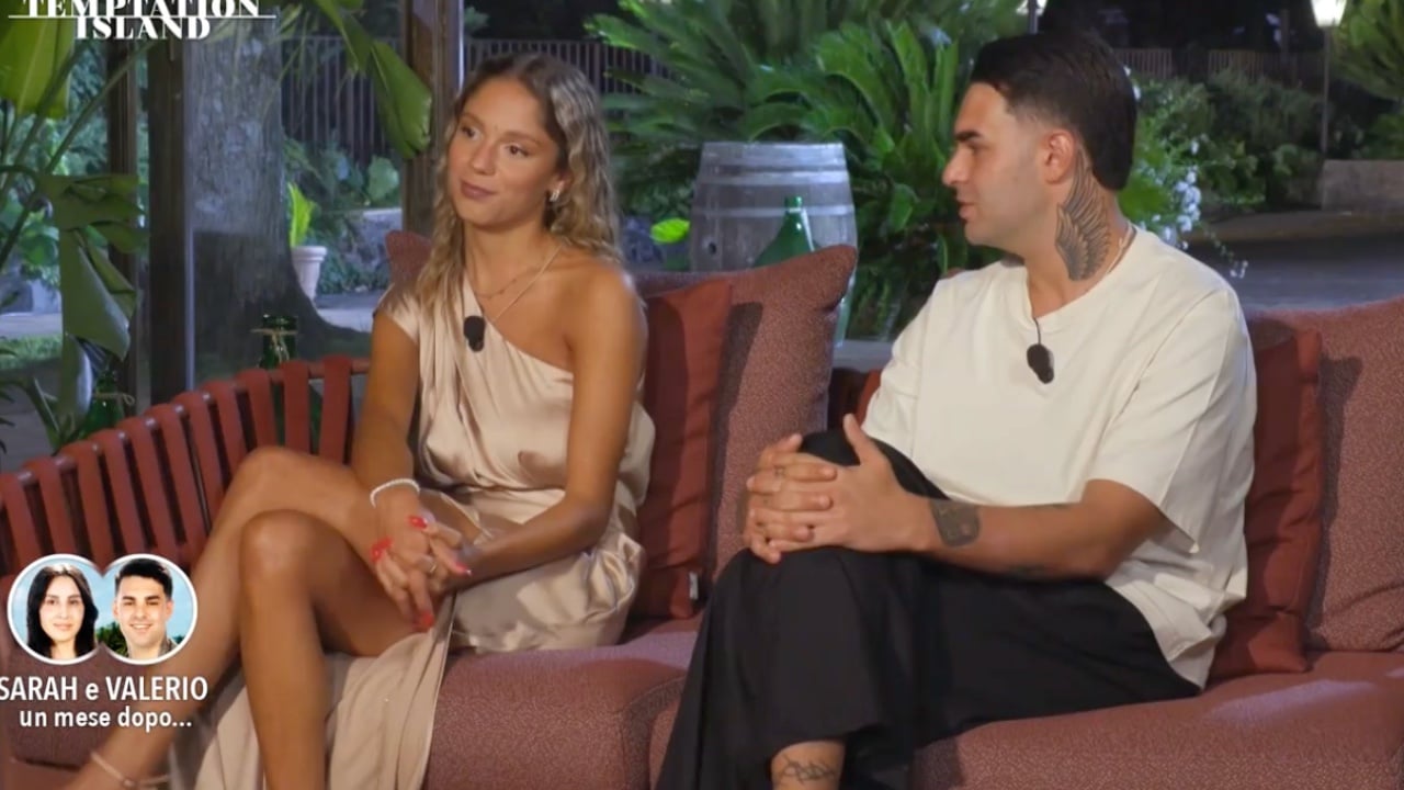Temptation Island, Sarah e Valerio un mese dopo: lui frequenta la single Ary, lei piange ancora disperata Temptation Island, Sarah e Valerio un mese dopo: lui frequenta la single Ary, lei piange ancora disperata
