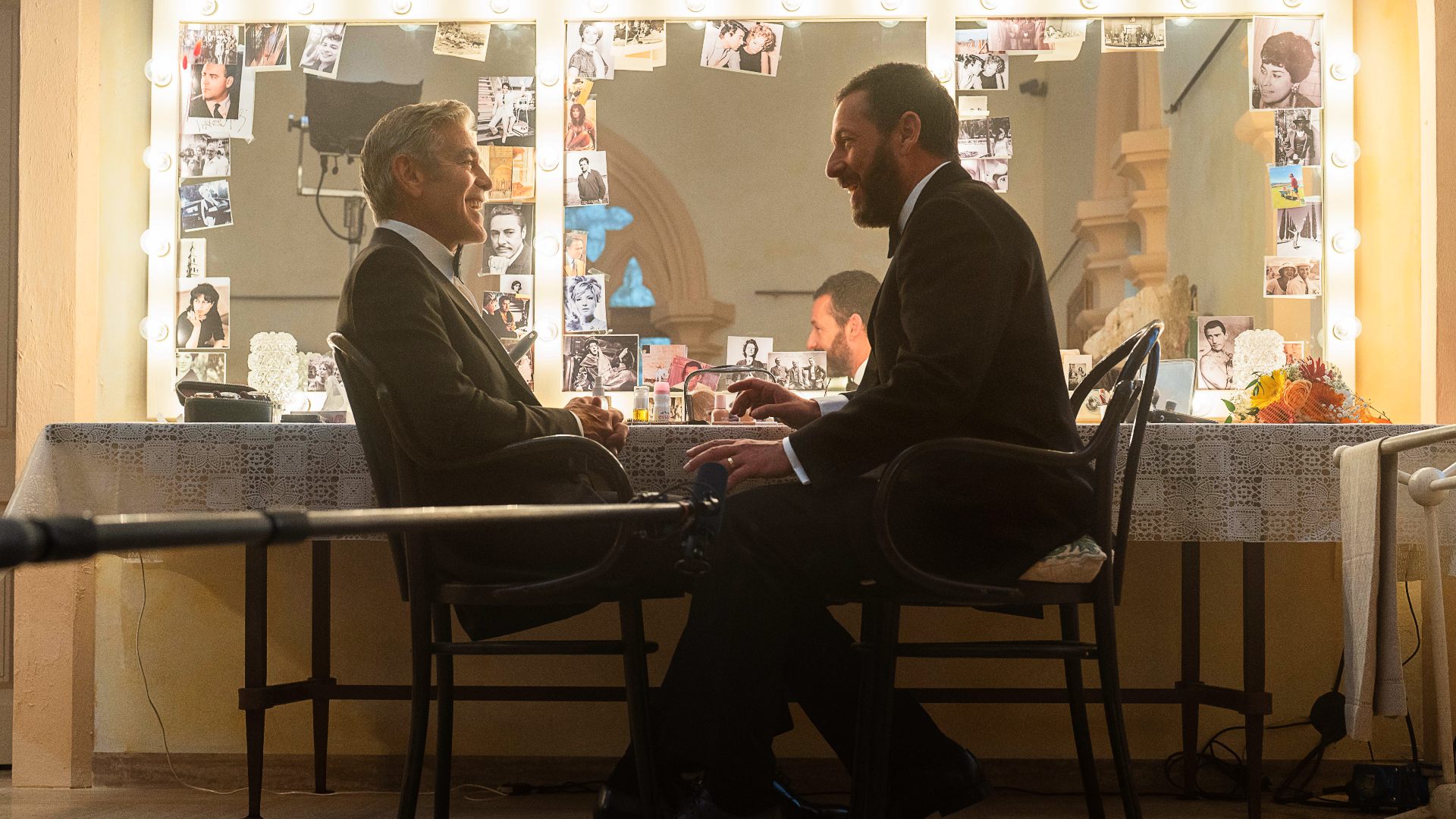 Jay Kelly: ecco il primo trailer italiano del film con George Clooney e Adam Sandler in concorso a Venezia Jay Kelly: ecco il primo trailer italiano del film con George Clooney e Adam Sandler in concorso a Venezia