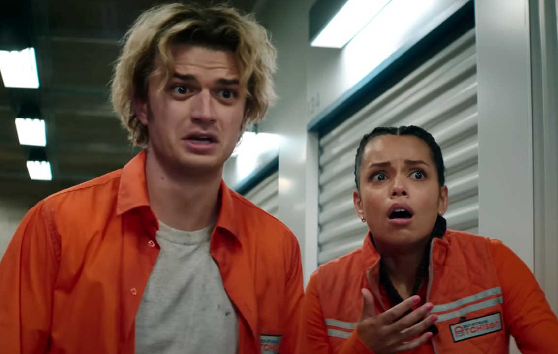 cold storage il primo trailer del film con joe keery liam neeson e georgina campbell contro un parassita da fine del mondo