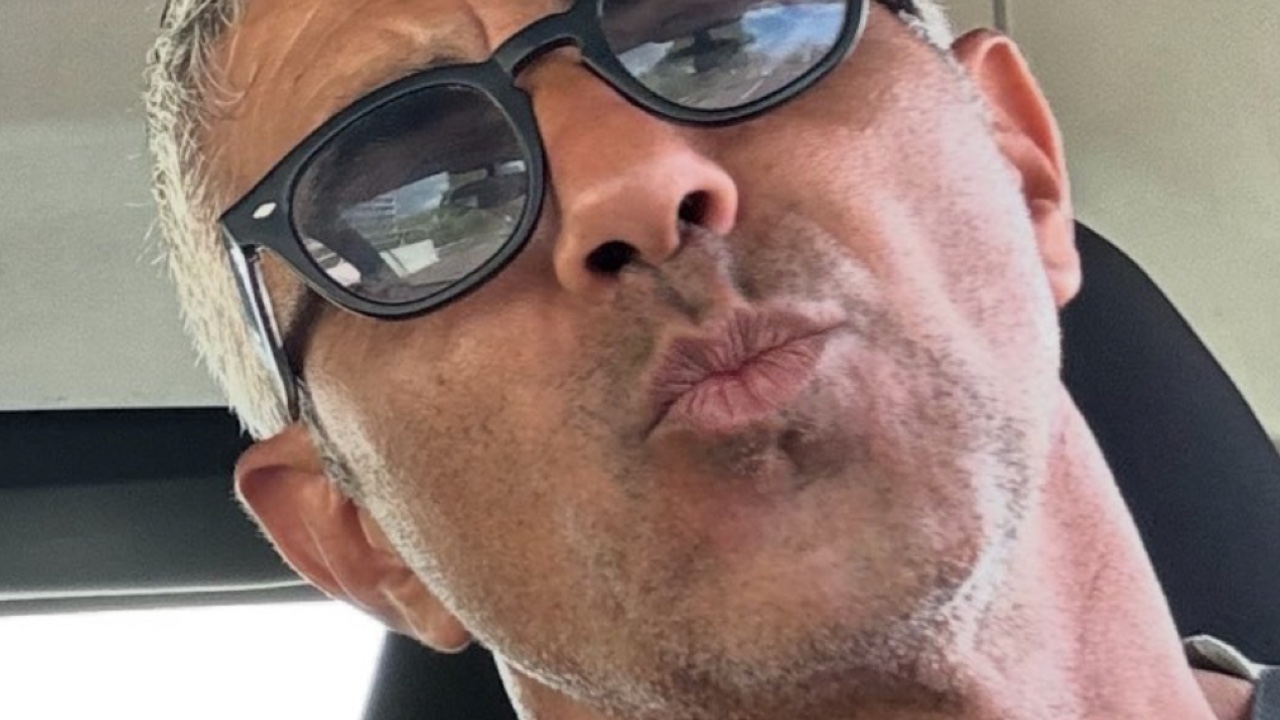 uomini e donne giuseppe molonia pronto a tornare a settembre la curiosa dedica a maria de filippi