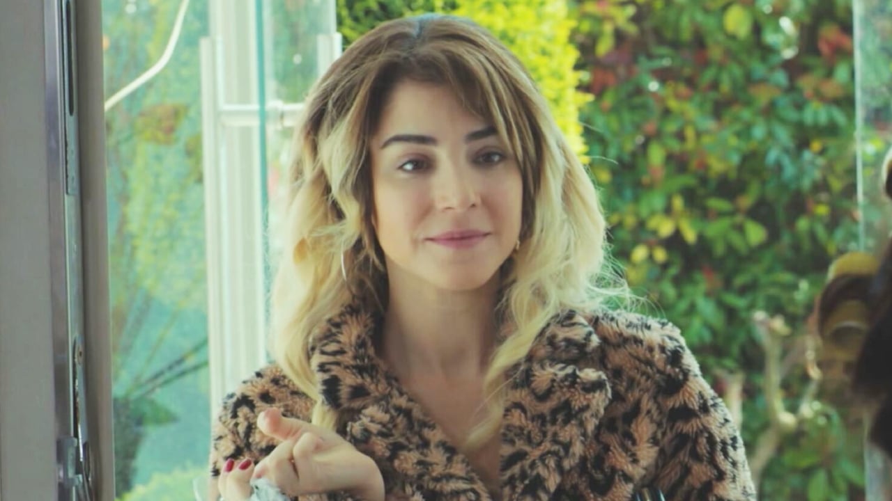 La forza di una donna Anticipazioni 22 agosto 2025: Ceyda sposa Peyami, Sirin scopre di essere malata!
