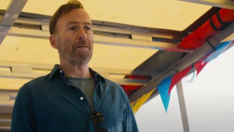 Io sono nessuno 2, Bob Odenkirk ha ignorato il consiglio dei produttori per una scena iconica del film