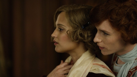 The Danish Girl: per Alicia Vikander il film in cui Eddie Redmayne è una donna trasgender è tremendamente datato