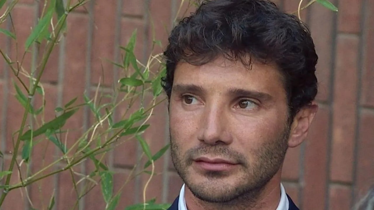 Stefano De Martino, parla il suo legale: “Come sta? Chiunque sarebbe offeso e triste”