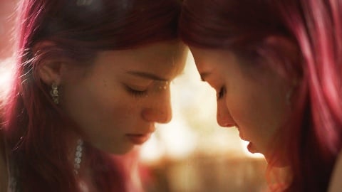 Come Closer, la vitalità contro il dolore: la recensione dell Come Closer, la vitalità contro il dolore: la recensione dell