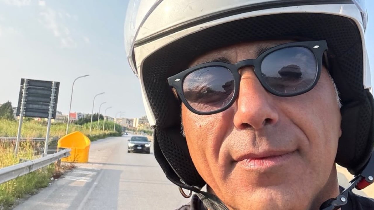 Uomini e Donne, Giuseppe Molonia bacia una misteriosa donna a Messina!