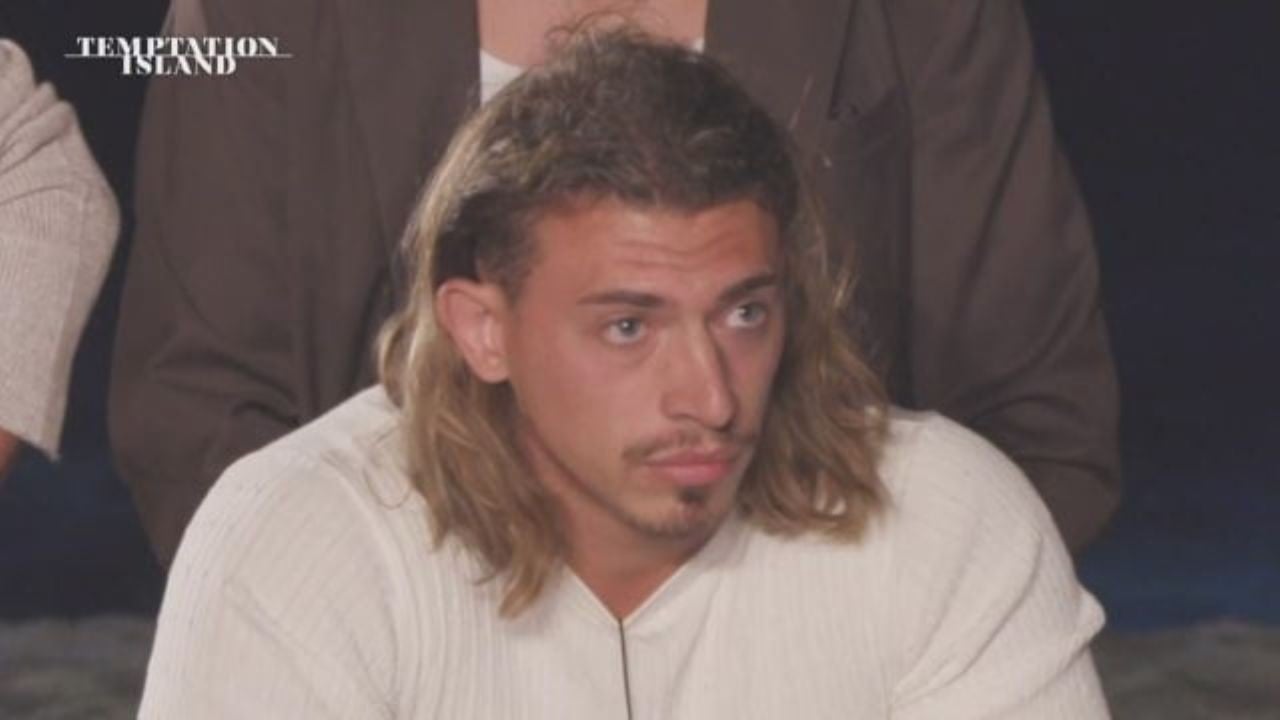 temptation island simone beccato in discoteca con alcune ragazze e senza sonia spunta una segnalazione