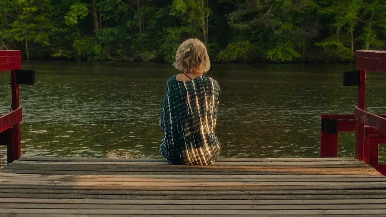 Bone Lake: amore, morte, una strana coppia e un lago che nasconde orribili segreti nel trailer dell